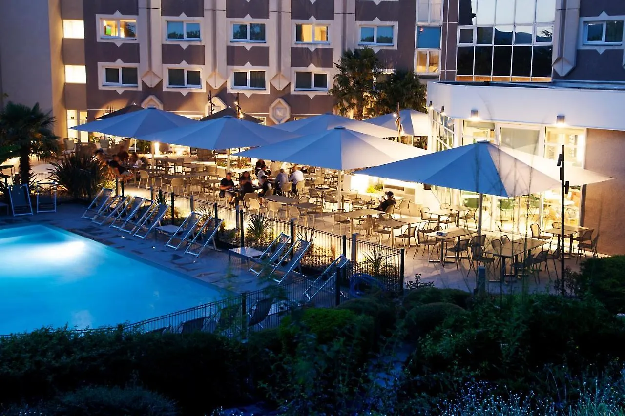 Novotel Clermont-Ferrand 4*,