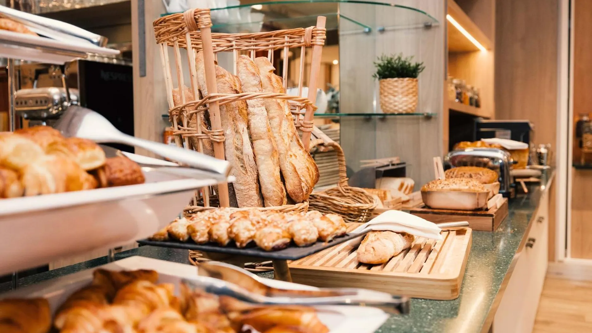 Novotel Clermont-Ferrand 4*,